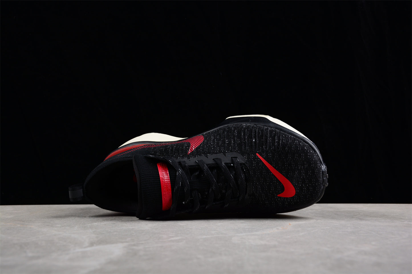 NIKE ZoomX Invincible 3 DR2615-003
