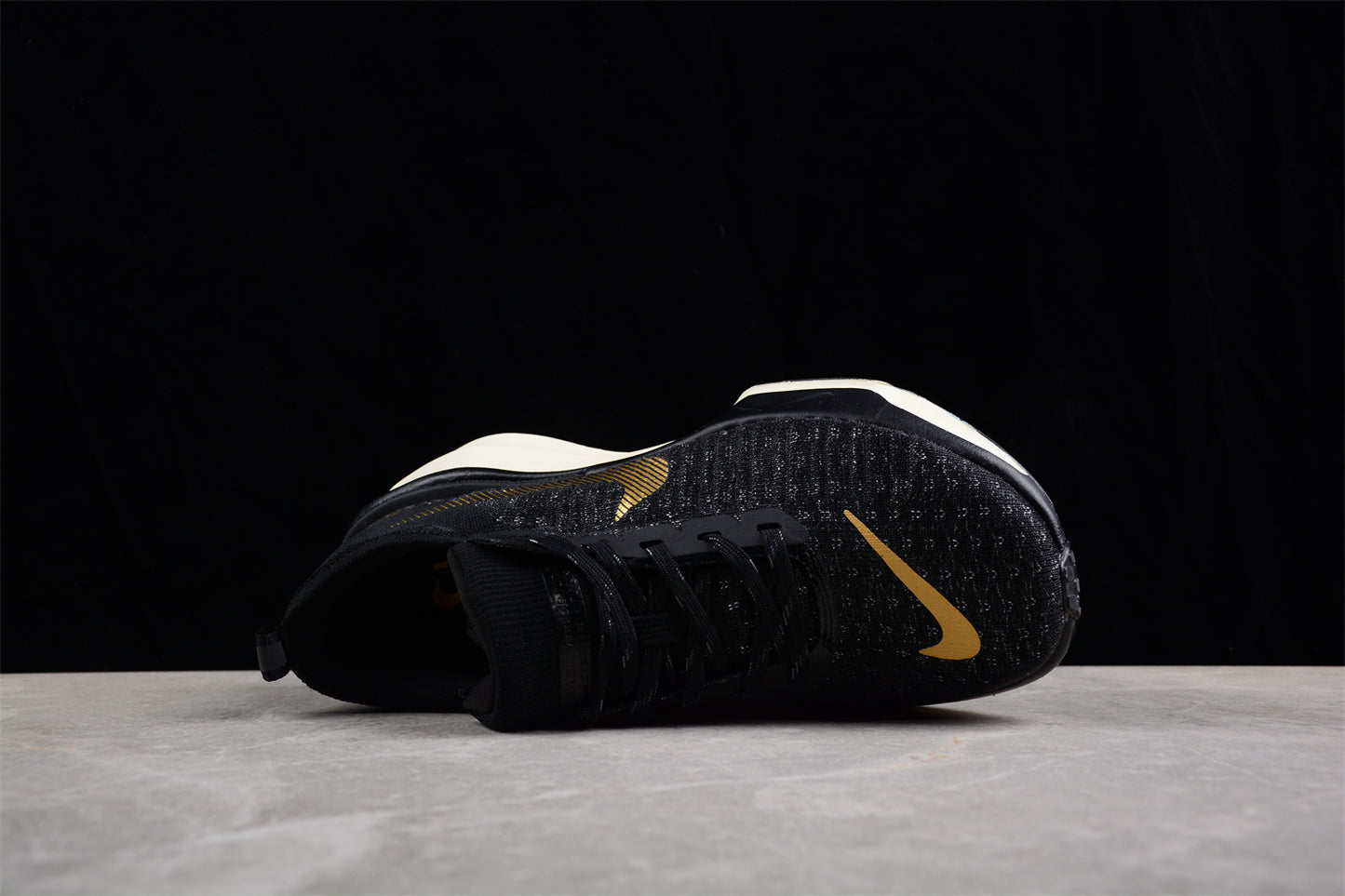 NIKE ZoomX Invincible 3 DR2615-003