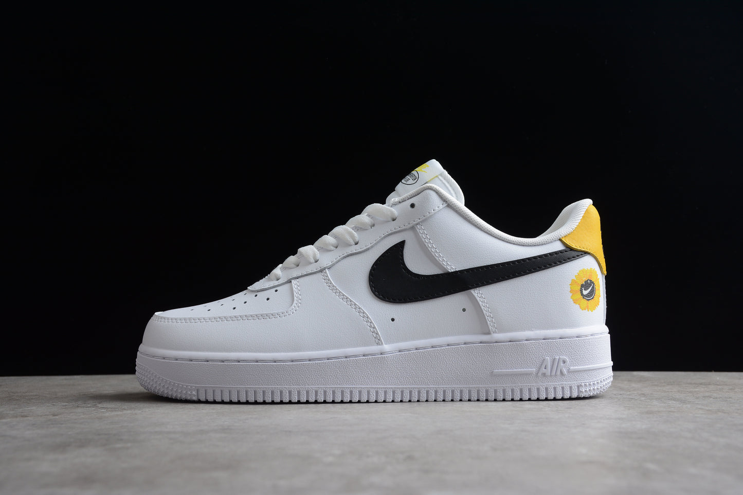 Nike Air Force 1'07 DM0118 100