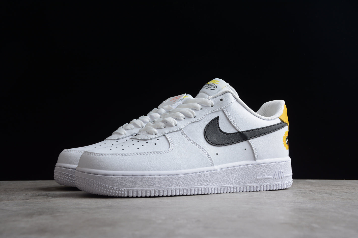 Nike Air Force 1'07 DM0118 100