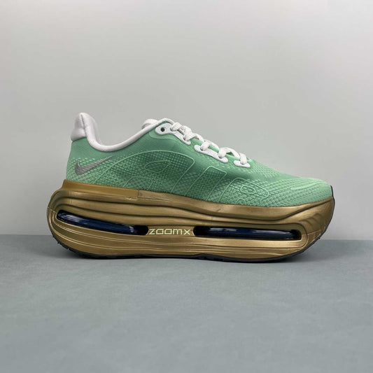 NIKE Vomero Premium FN8453