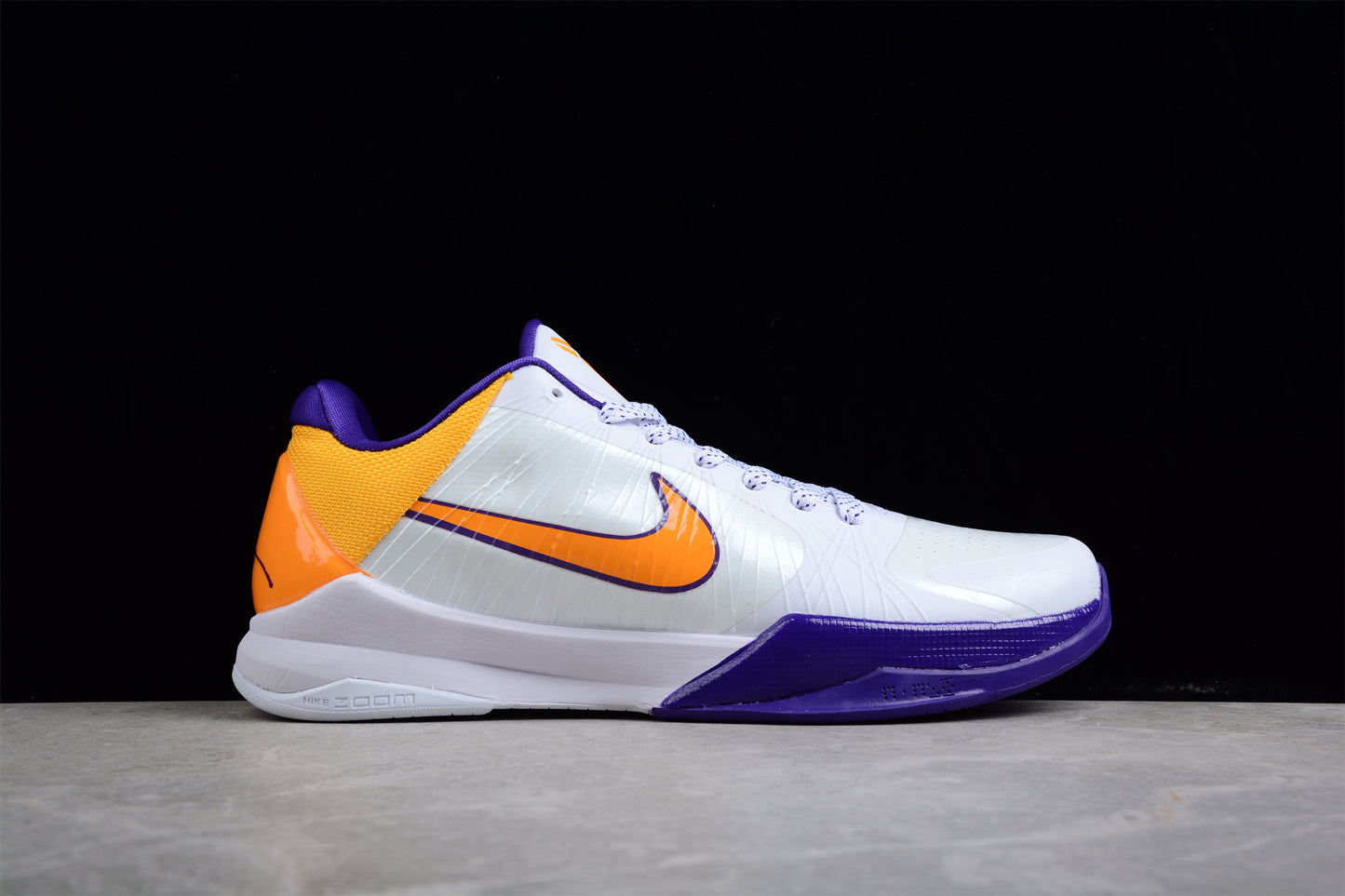 Nike Zoom Kobe V Protro CD4991-102