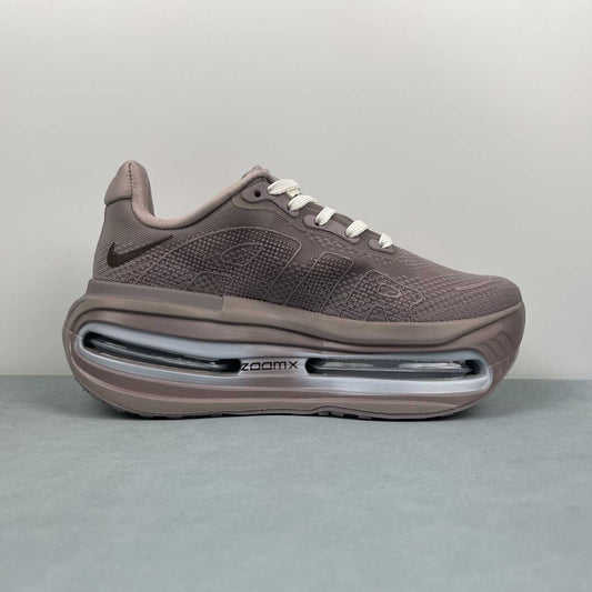 P190 NIKE Vomero Premium  FN8453