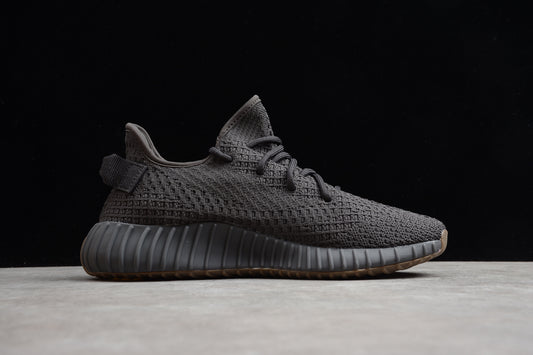 R17 Yeezy Boost 350 V2 Black Gum FY4176