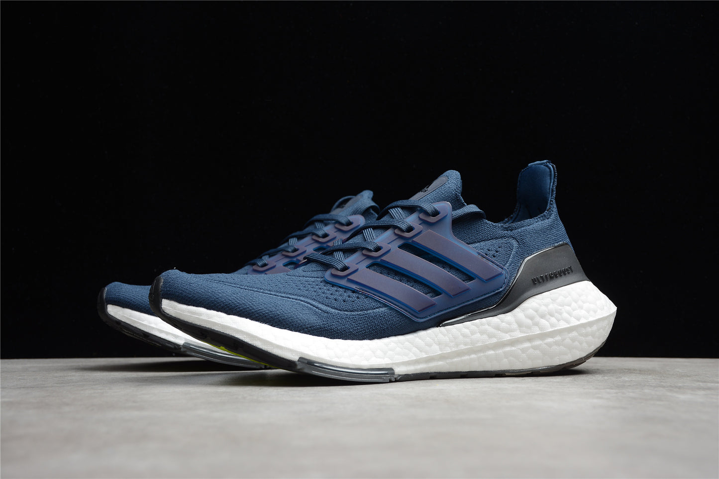 R18 UL TRABOOST 21  FY0350
