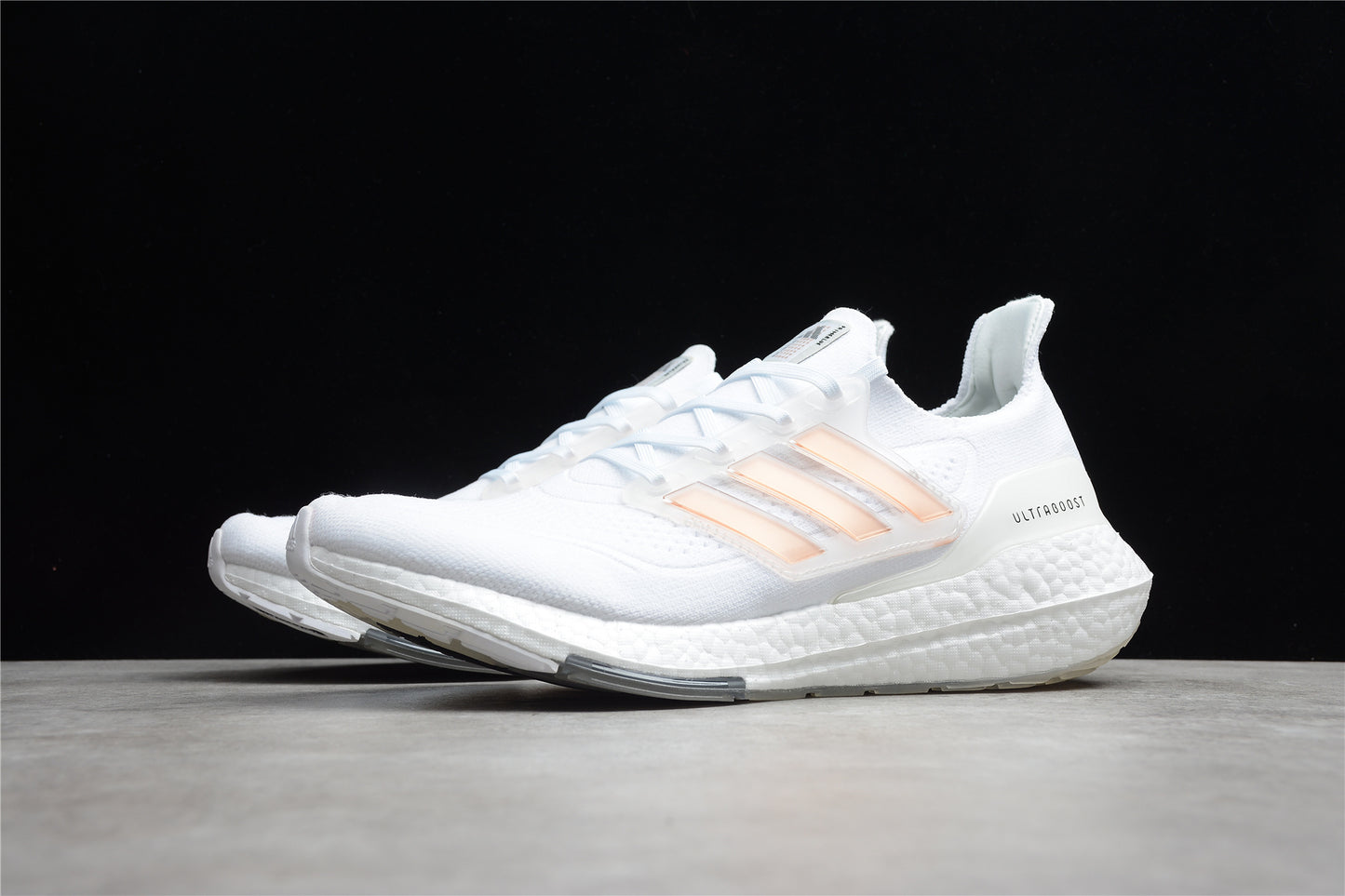 R18 UL TRABOOST 21 FY0846