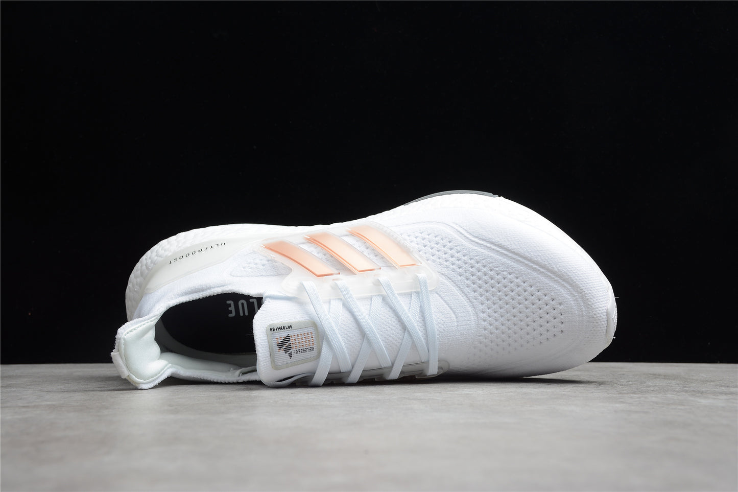R18 UL TRABOOST 21 FY0846