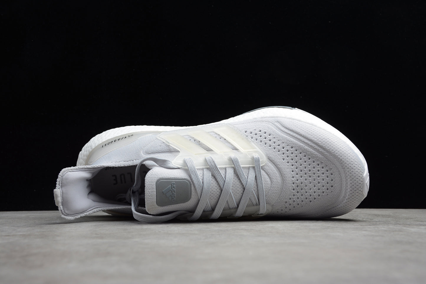 R18 UltraBoost 21 FY0556