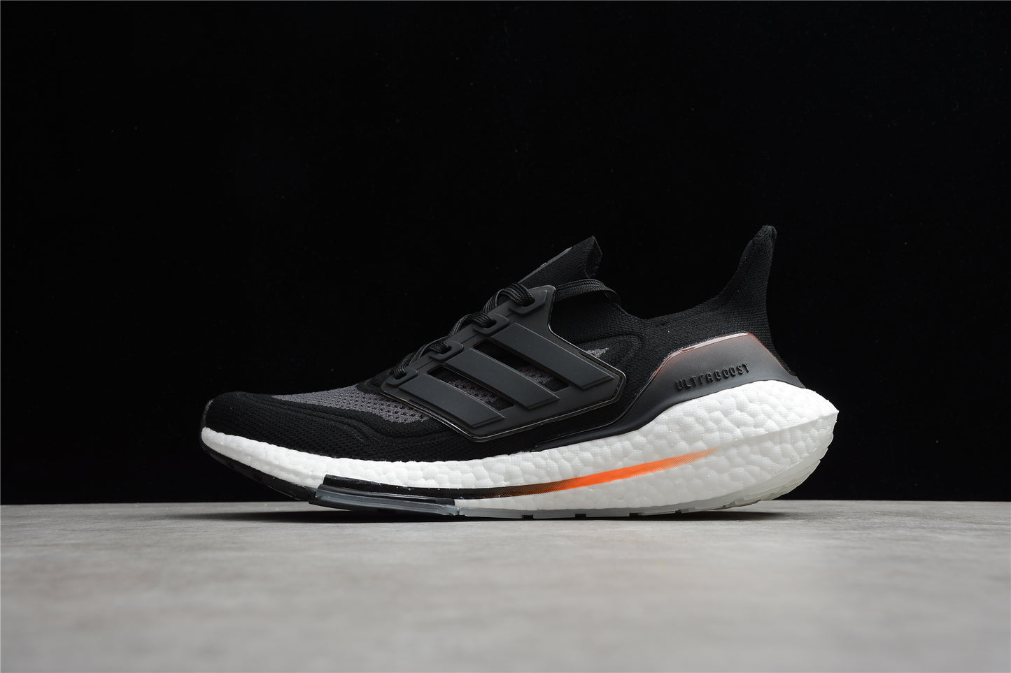 R18 UltraBoost 21 FZ2056