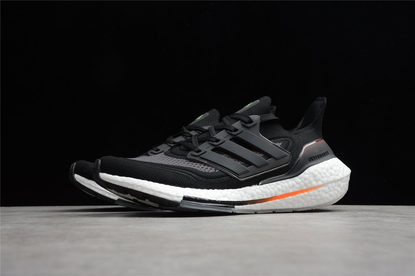 R18 UltraBoost 21 FZ2056