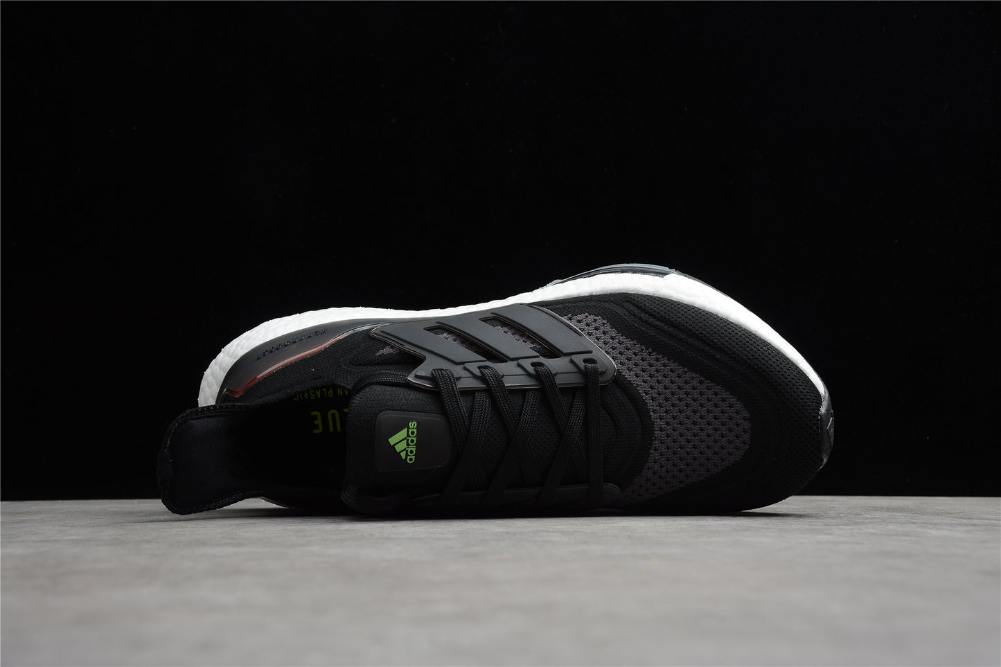 R18 UltraBoost 21 FZ2056