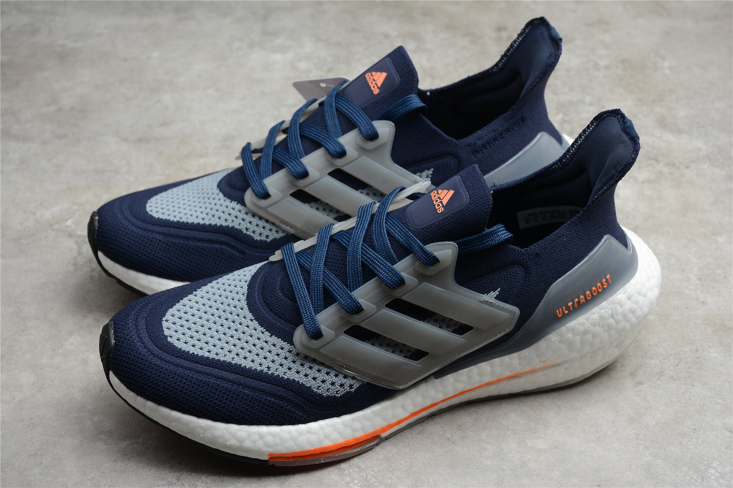 R18 UltraBoost 21 FZ2068
