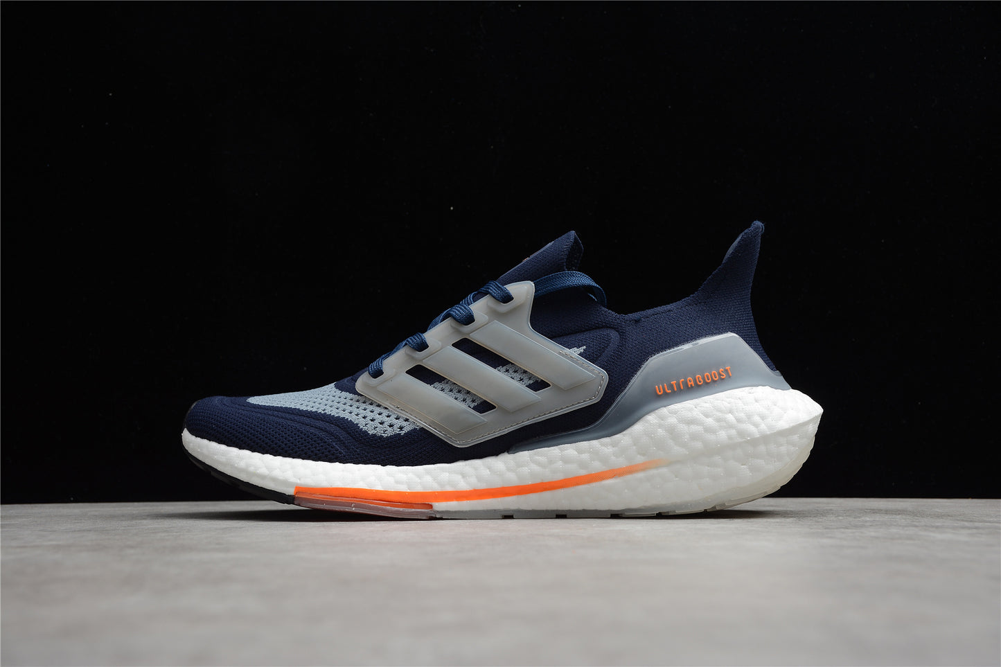 R18 UltraBoost 21 FZ2068