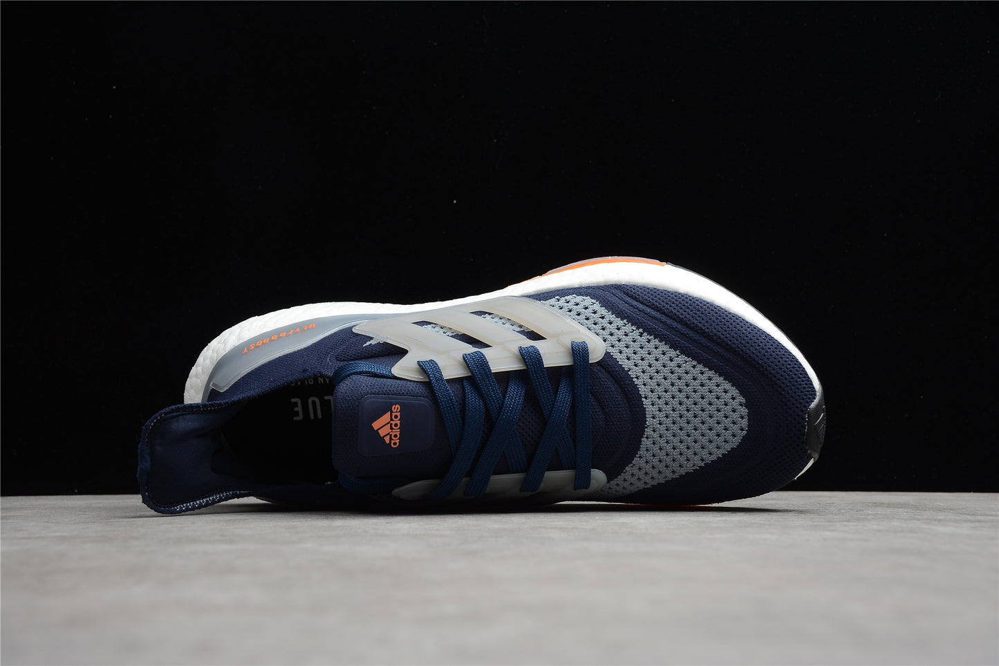 R18 UltraBoost 21 FZ2068