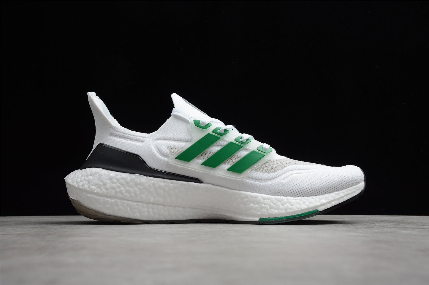 R18  UltraBoost 21 FZ2326