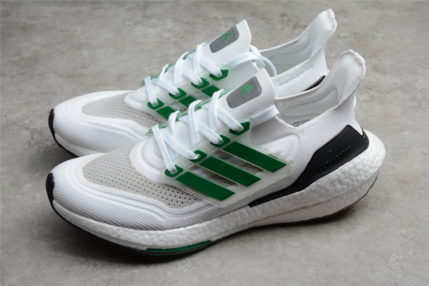 R18  UltraBoost 21 FZ2326