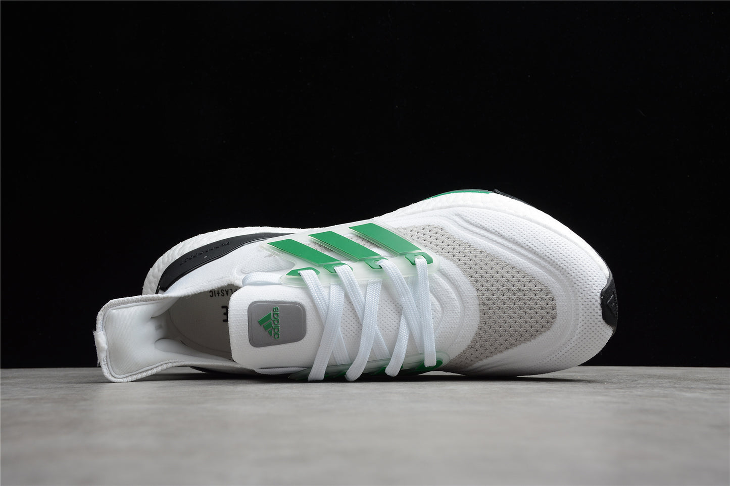 R18  UltraBoost 21 FZ2326