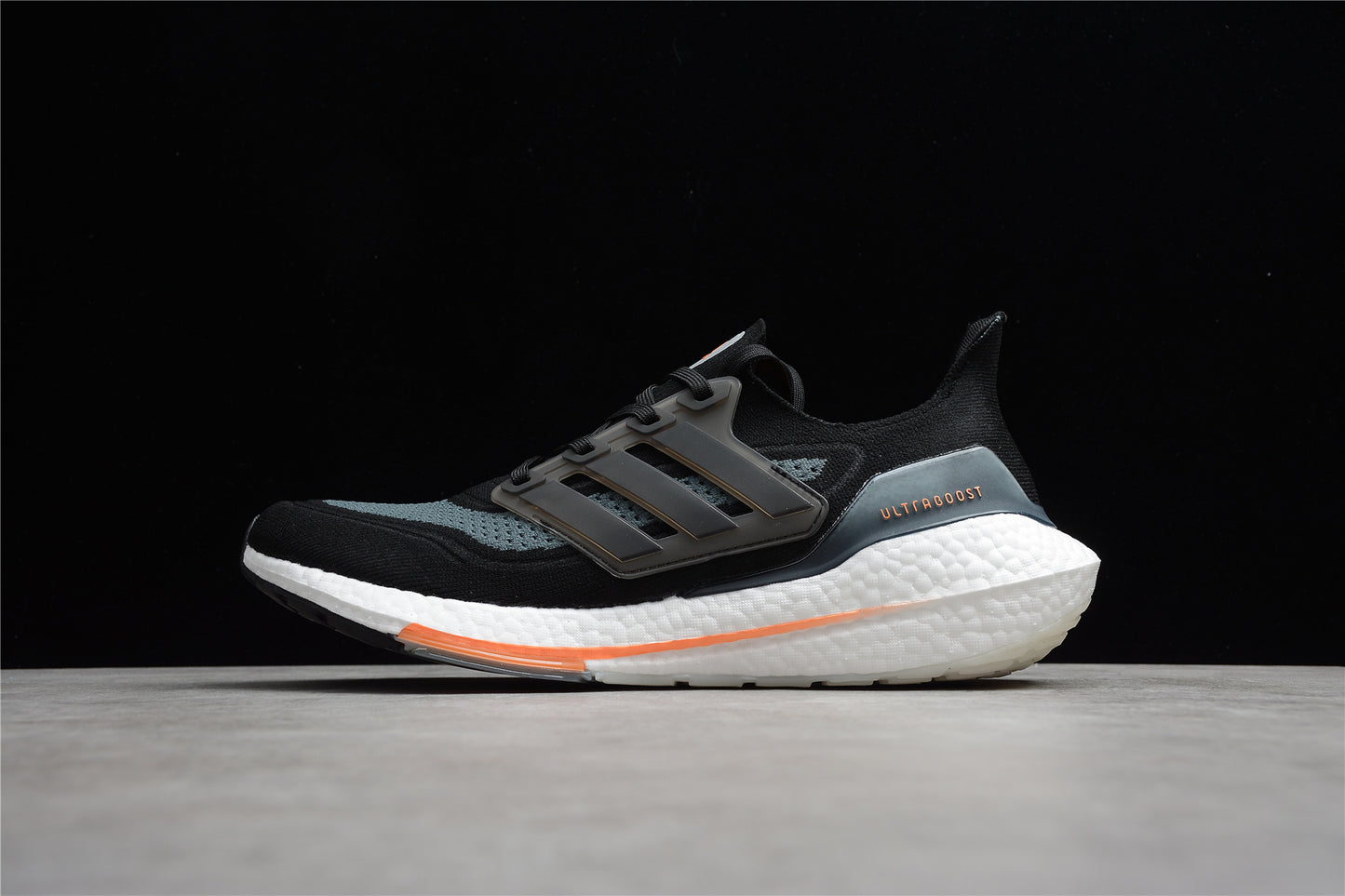 R18  Ultra Boost 2021 FY0389