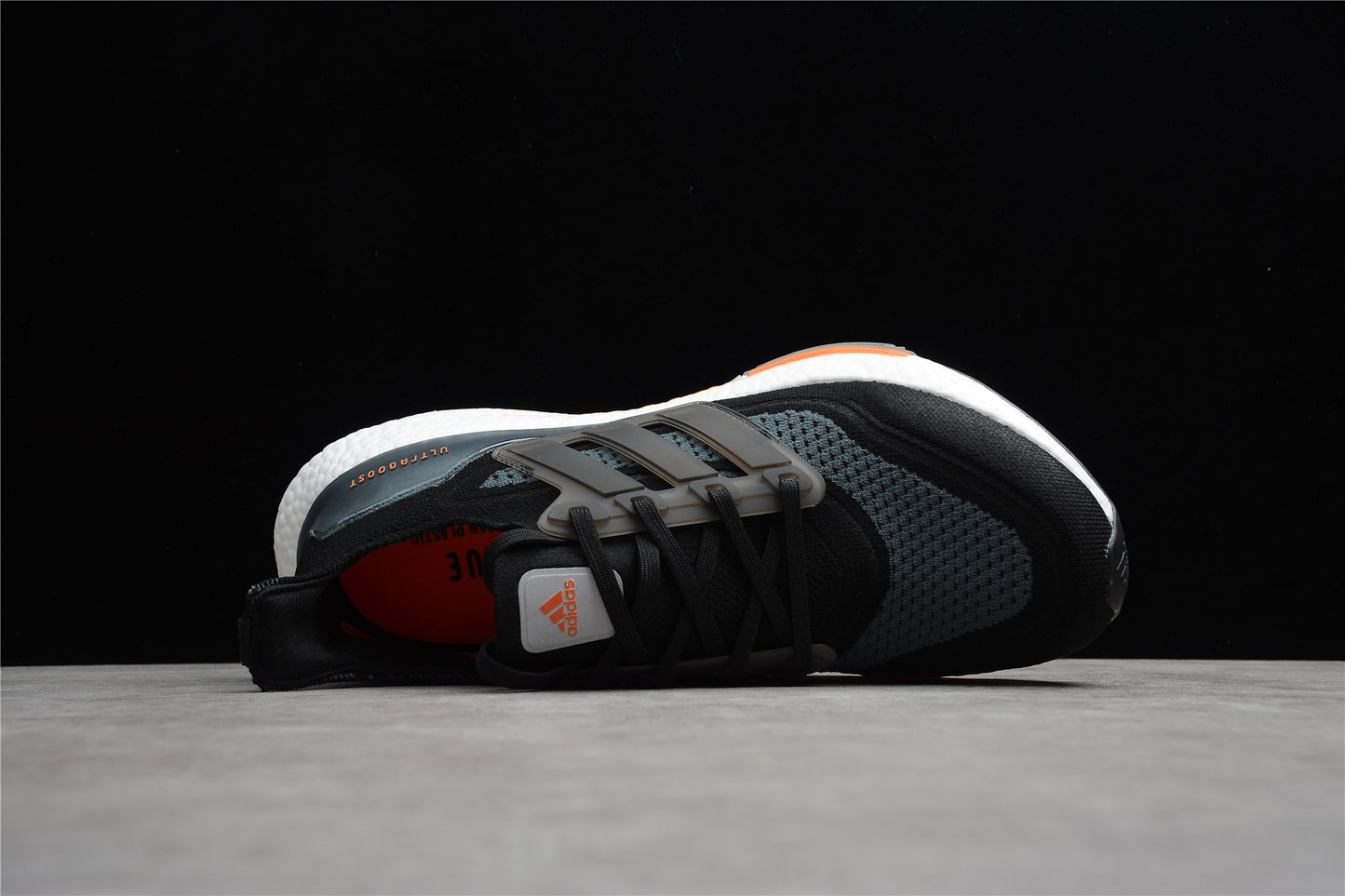 R18  Ultra Boost 2021 FY0389