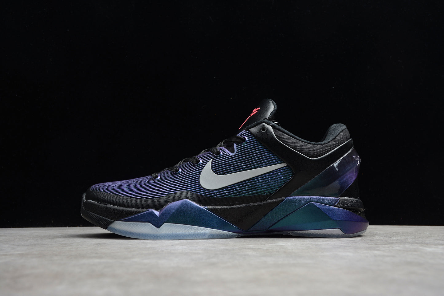 R24  KOBE 7 Invisible Cloak   488371-005