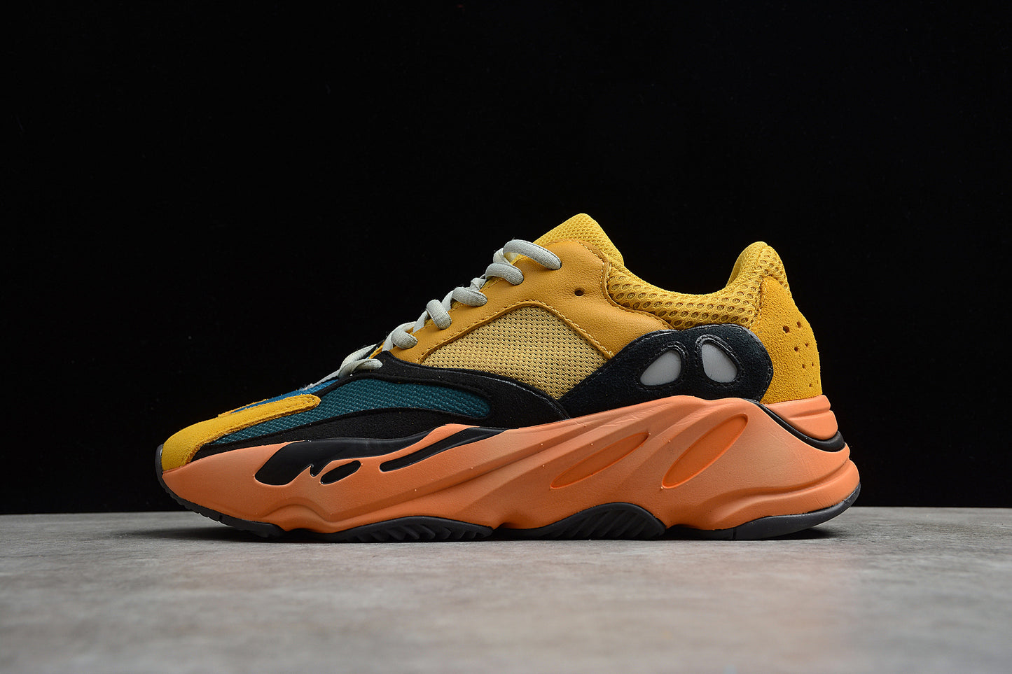 R24 Yeezy boost 700 V3 GZ6984
