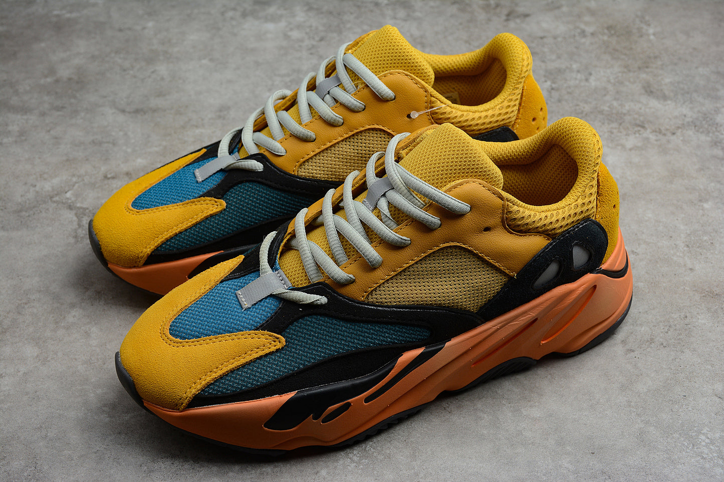 R24 Yeezy boost 700 V3 GZ6984