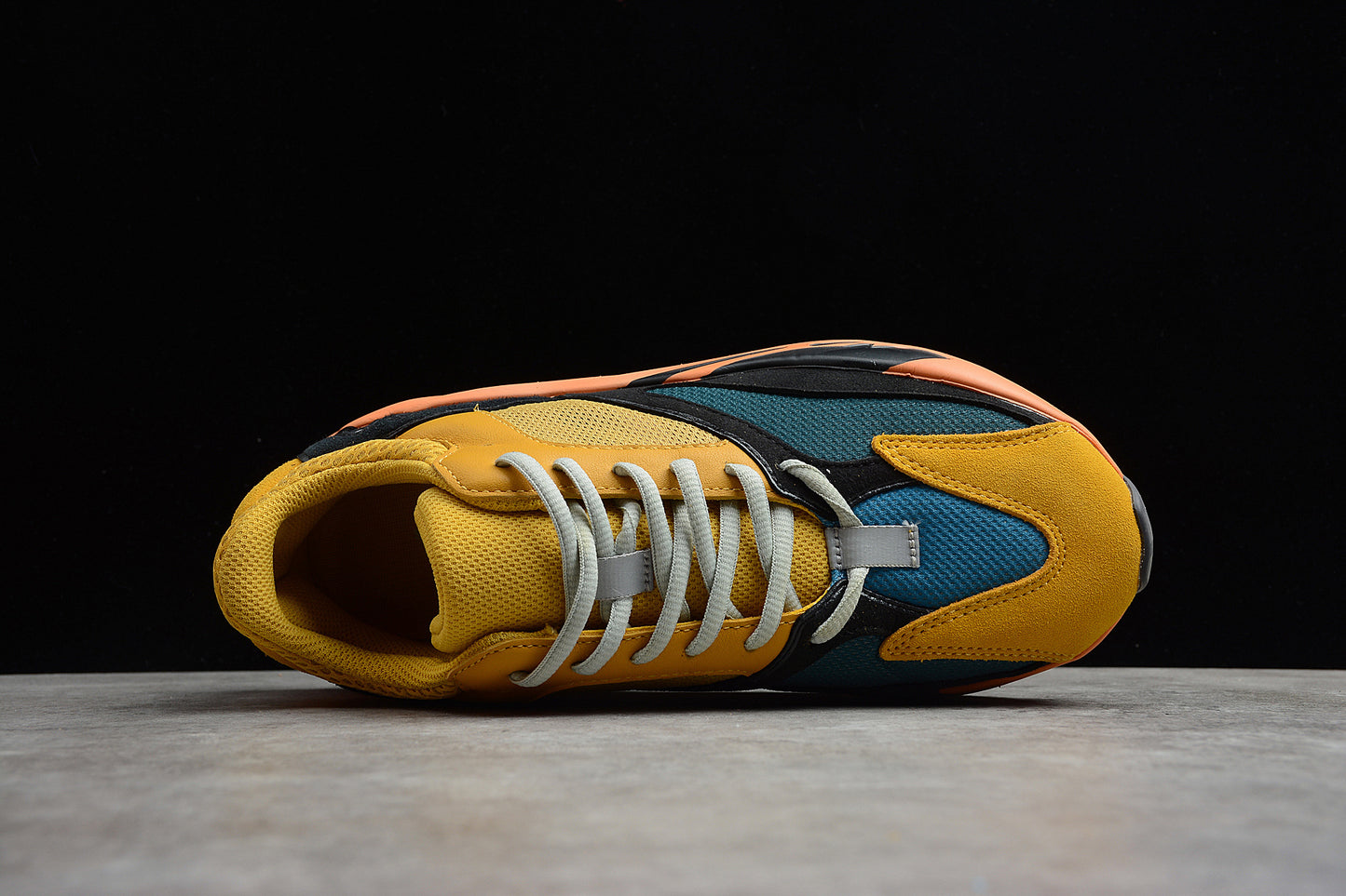 R24 Yeezy boost 700 V3 GZ6984
