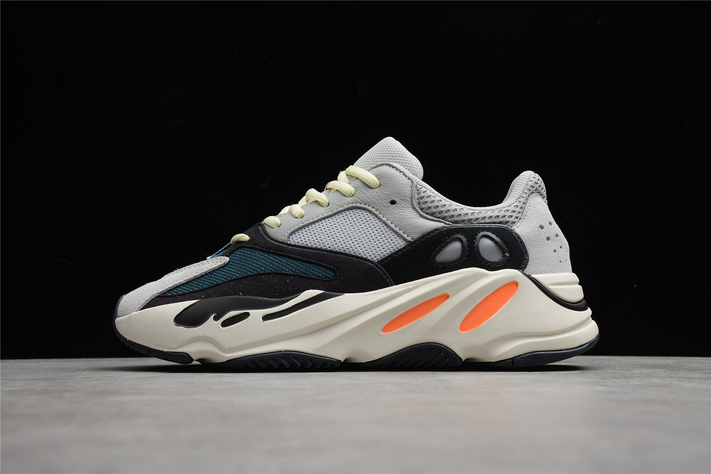 R24 Yeezy boost 700 Weue Runner selid Grey 700 B75571
