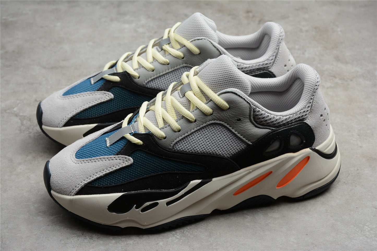 R24 Yeezy boost 700 Weue Runner selid Grey 700 B75571