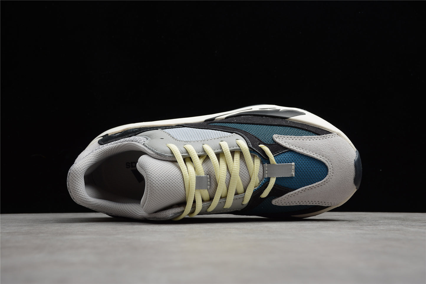 R24 Yeezy boost 700 Weue Runner selid Grey 700 B75571