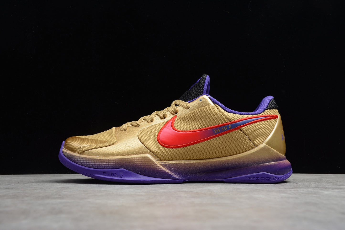 R24 Zoom Kobe V Protro DA6809 700