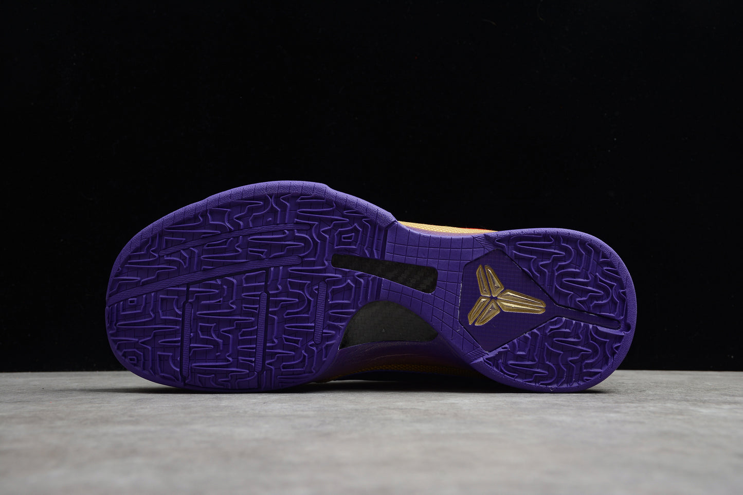 R24 Zoom Kobe V Protro DA6809 700