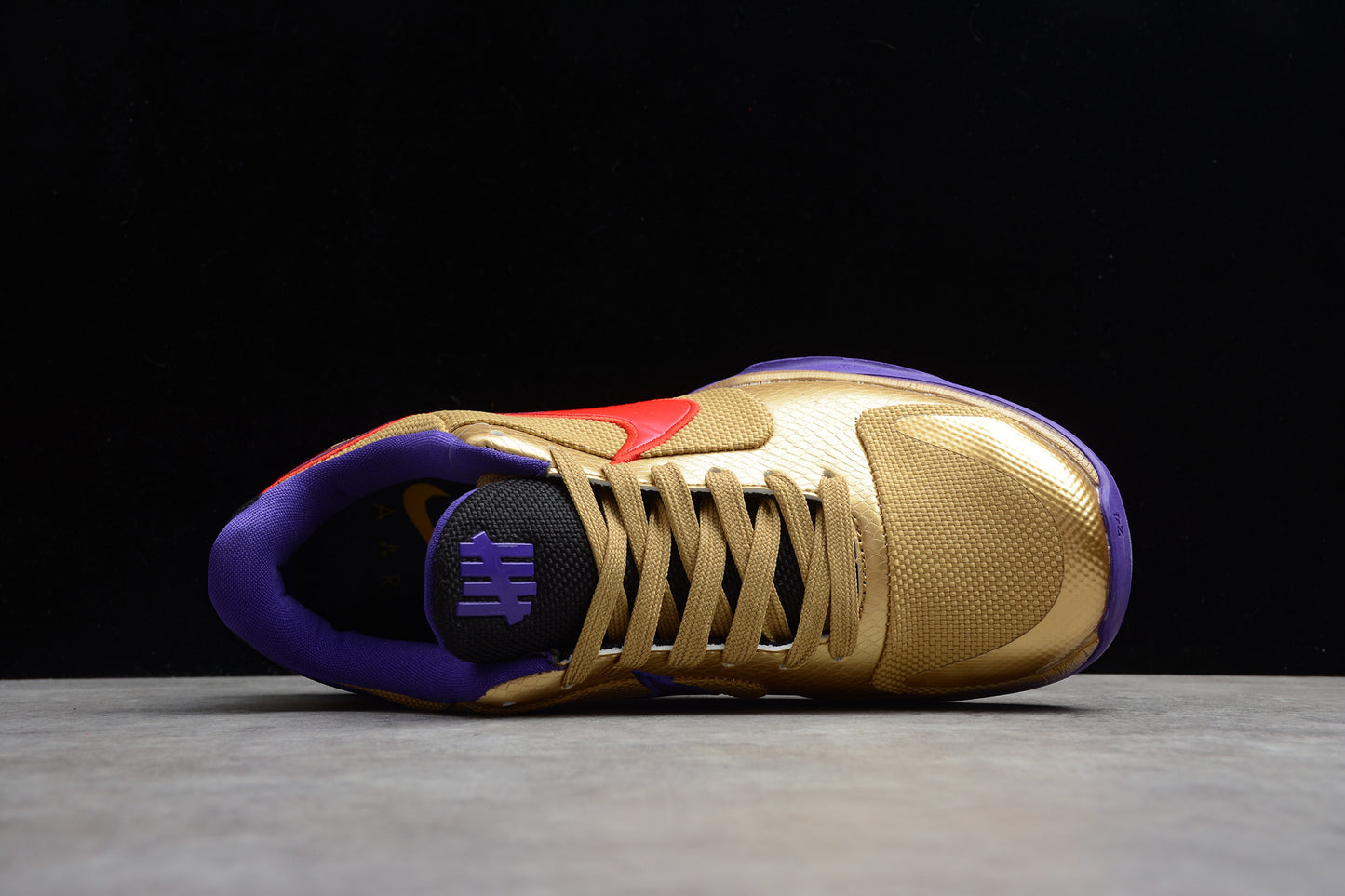 R24 Zoom Kobe V Protro DA6809 700