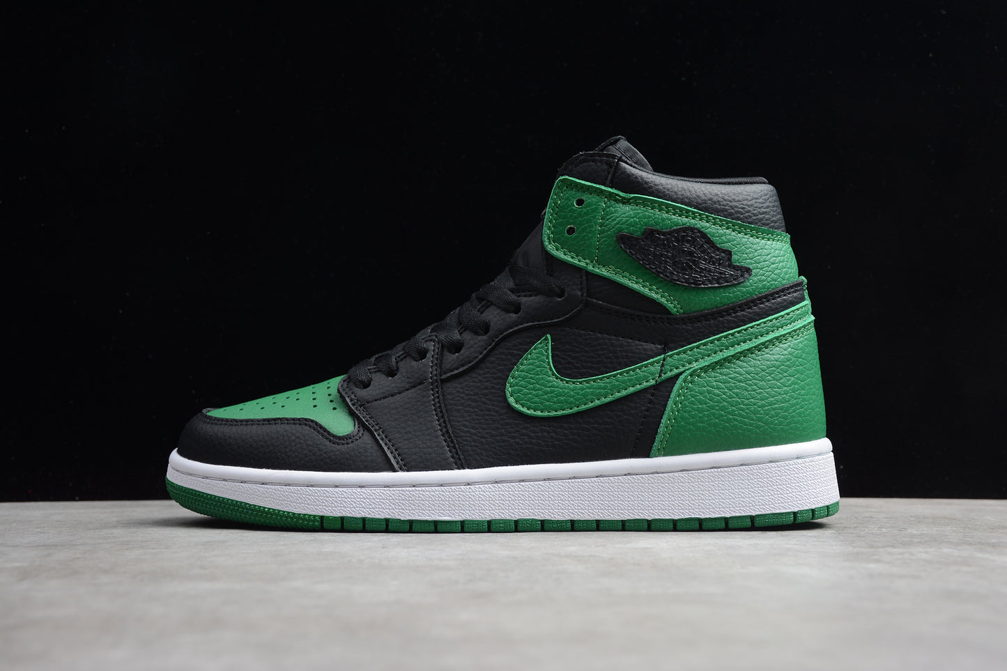 R28 AJ1  555088-030