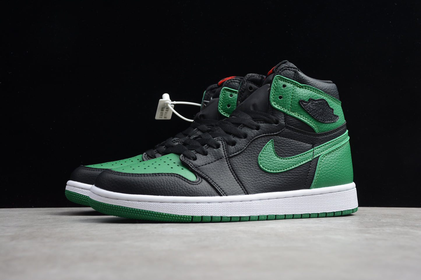 R28 AJ1  555088-030