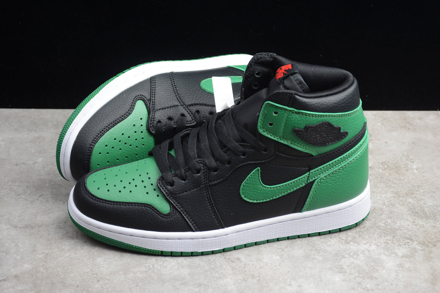 R28 AJ1  555088-030