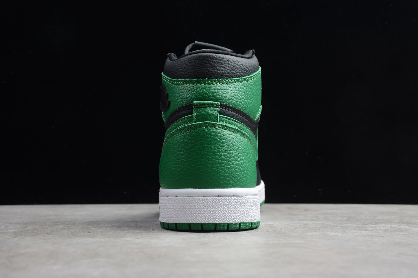 R28 AJ1  555088-030