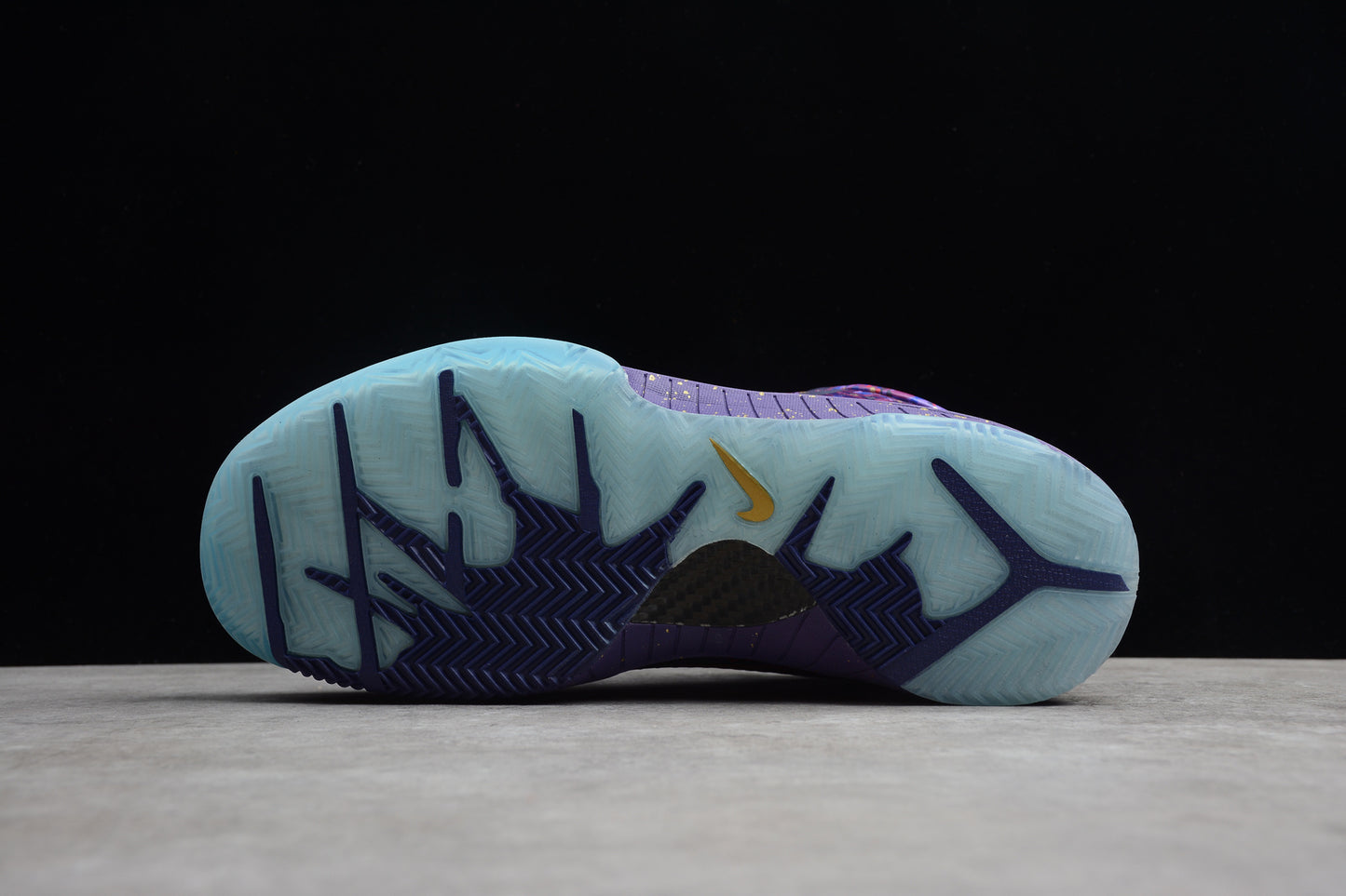 R30 Nike Kobe 4 “Court Purple” – 639693-500
