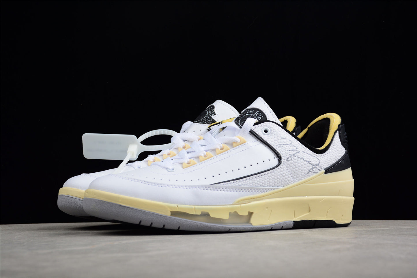 R35 Off-White x Air Jordan 2 Low DJ4375-101