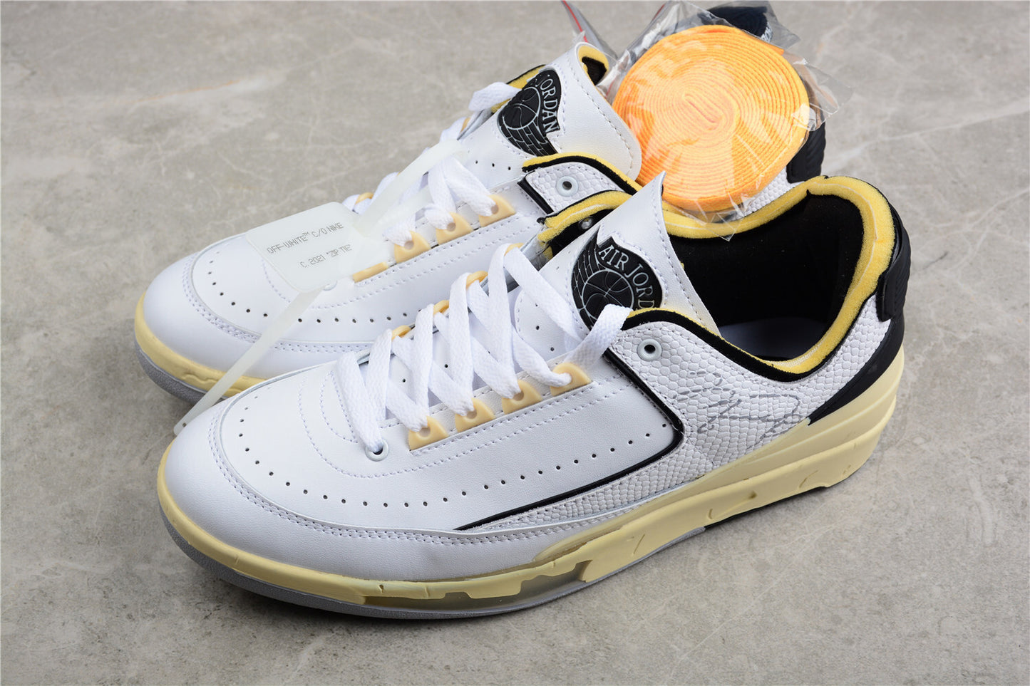 R35 Off-White x Air Jordan 2 Low DJ4375-101