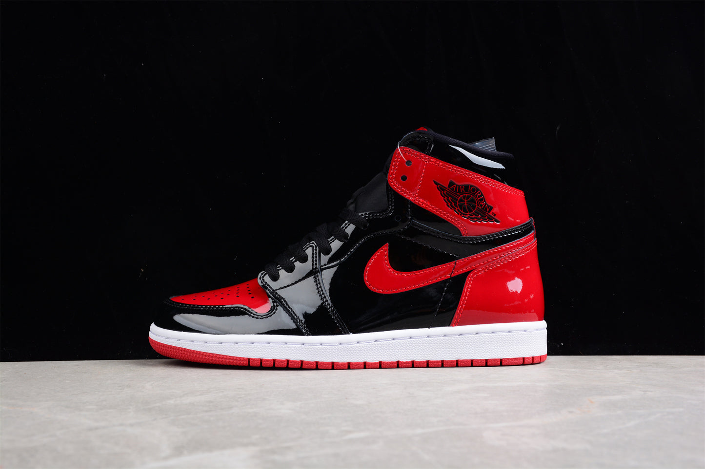 R40 Air Jordan 1 High OG Bred Patent 555088-063