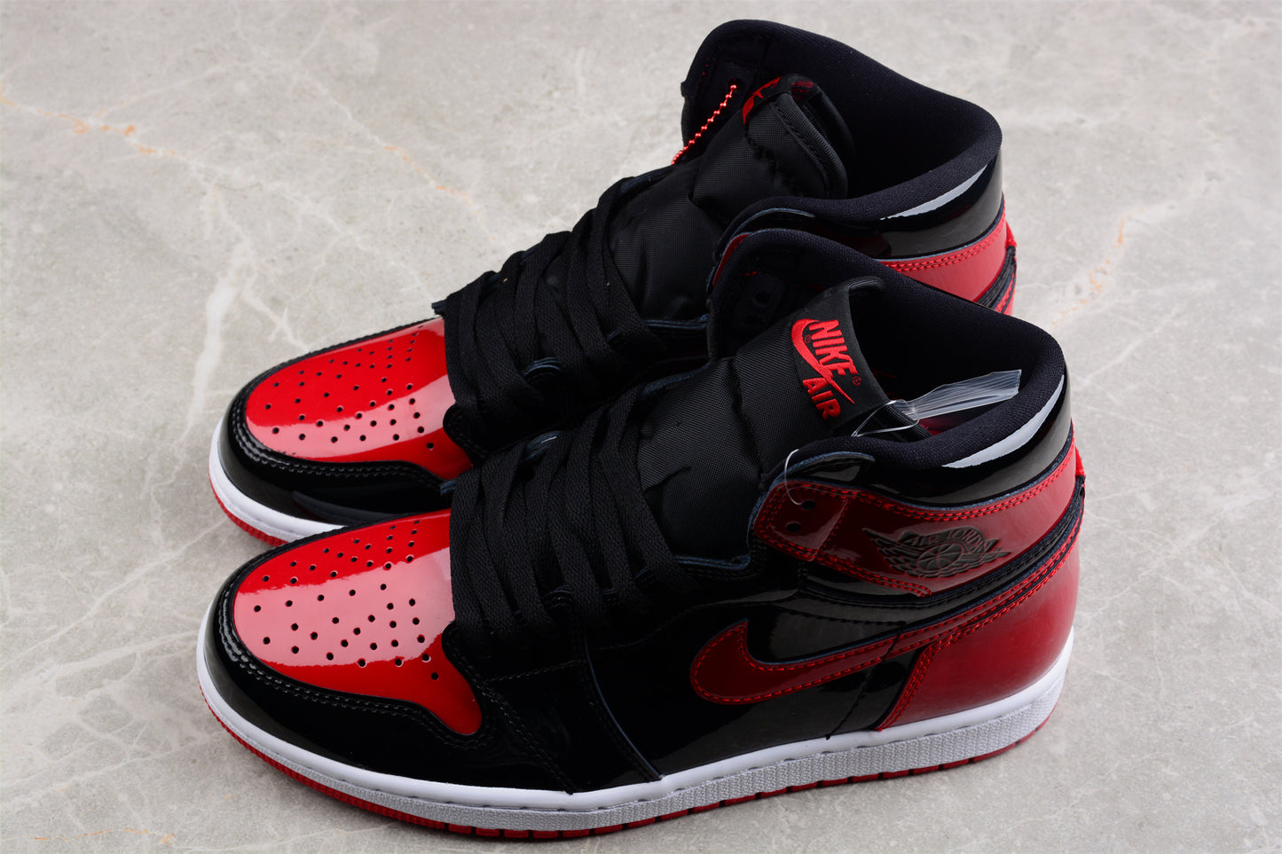 R40 Air Jordan 1 High OG Bred Patent 555088-063