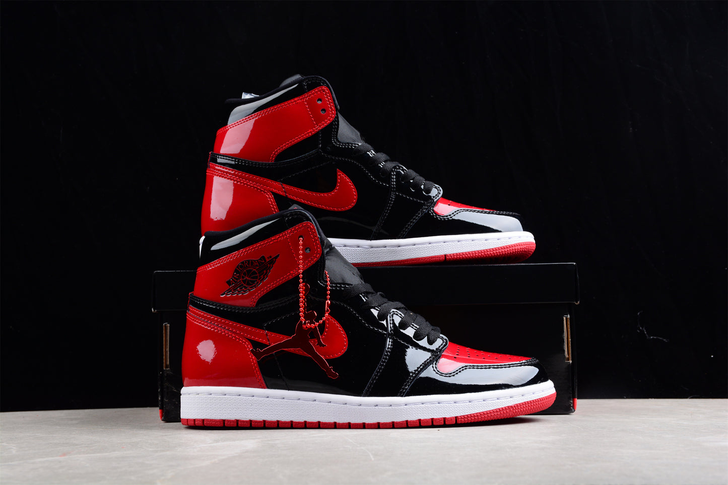 R40 Air Jordan 1 High OG Bred Patent 555088-063
