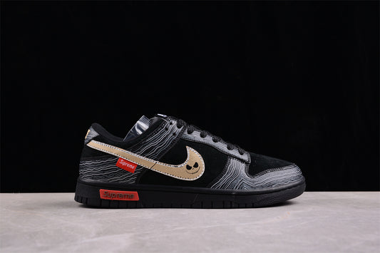 Supreme x Nike SB Dunk Low XD6188-025