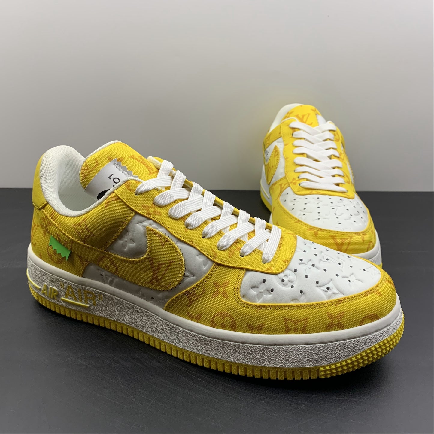 NIKE Air Force 1 LV