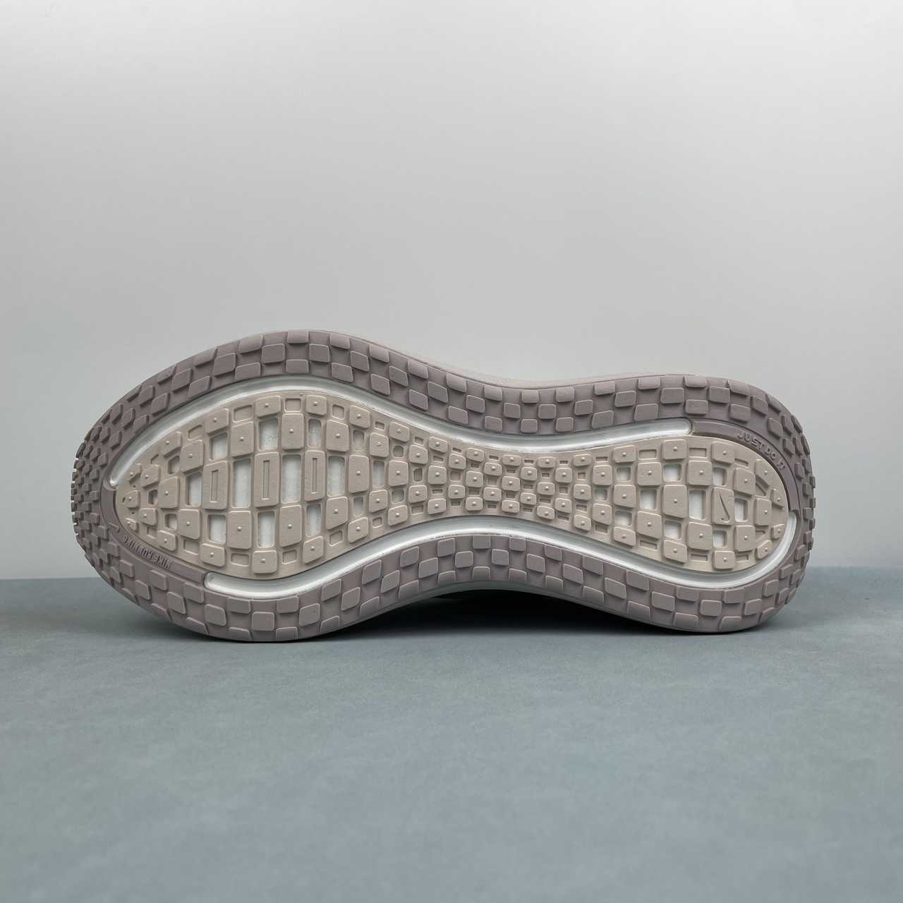 Nike Zoom Vomero PLUS HV8150